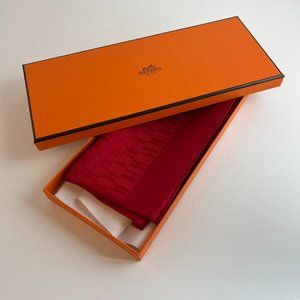 NWT Hermes Pochette Façonnèe Grand H Rouge Pocket Square